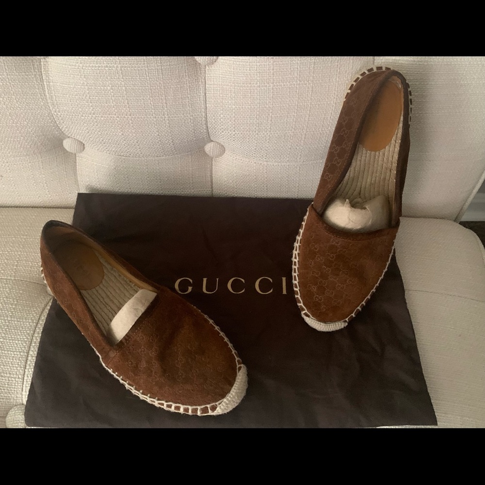 GUCCI ~AUTHENTIC ~ ESPADRILLES SUEDE DARK BROWN/TAN WITH G LOGO PRINT SIZE 36